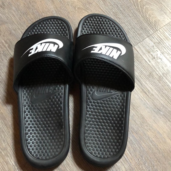 nike slippers offers